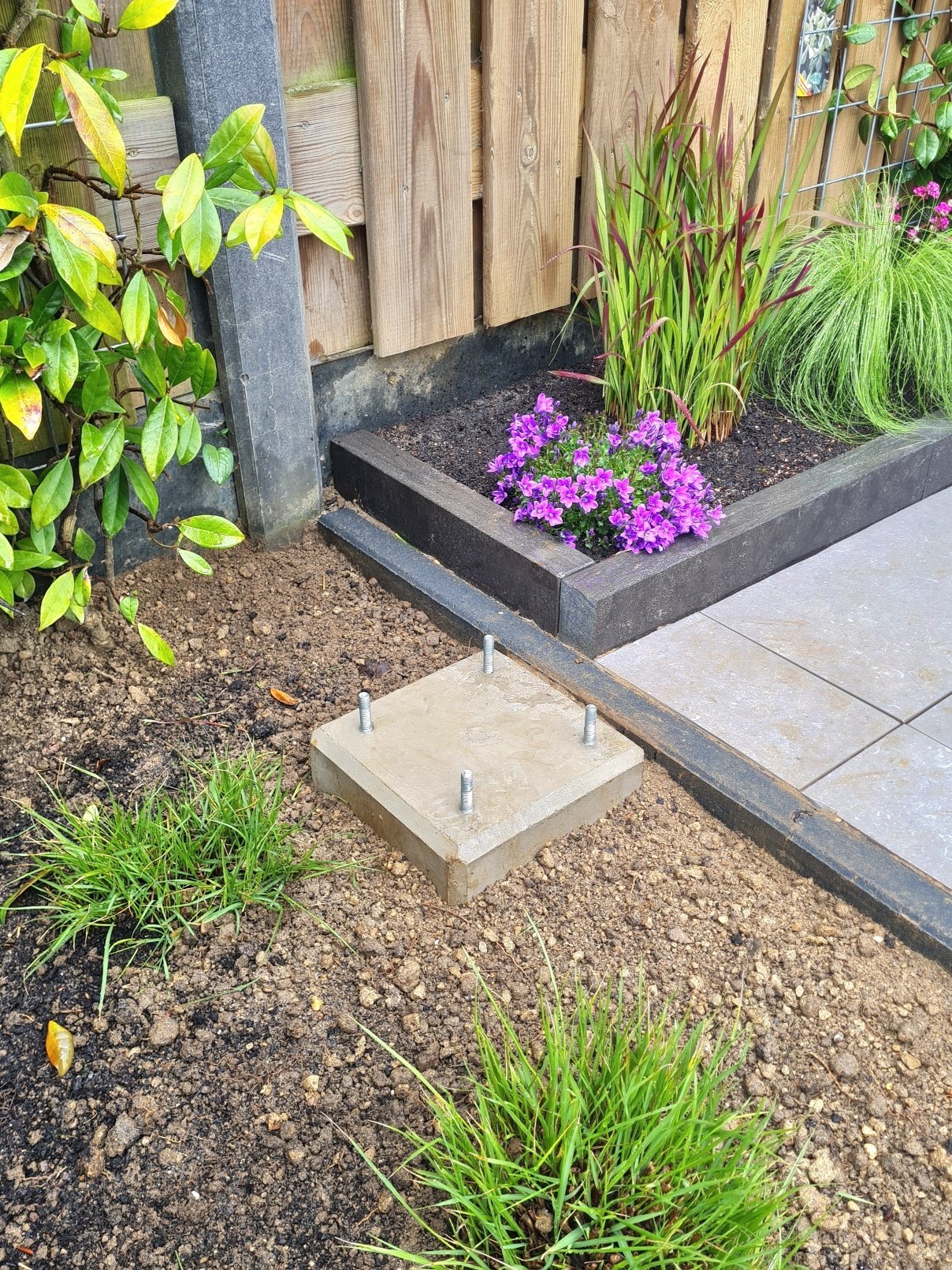 Betonpoer 22x22 en 45 cm hoog grijs M10