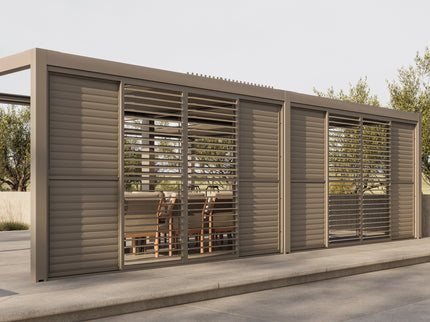 Louvre Schuifdeuren: Aluminium Schuifdeuren met Shutters voor Jouw Overkapping of Schutting