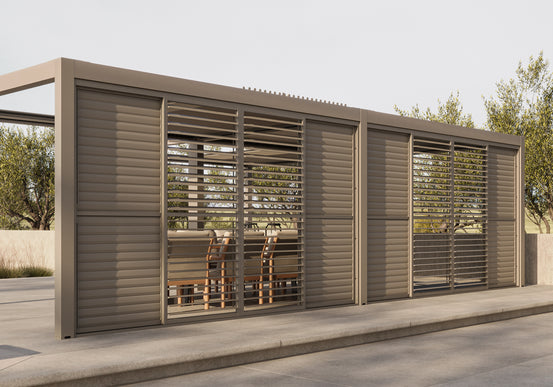 Louvre Schuifdeuren: Aluminium Schuifdeuren met Shutters voor Jouw Overkapping of Schutting