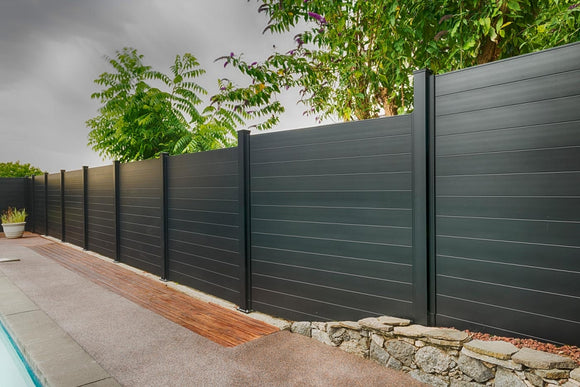 Louvre Wanden: Aluminium Wanden met Schutters voor Jouw Overkapping of Schutting